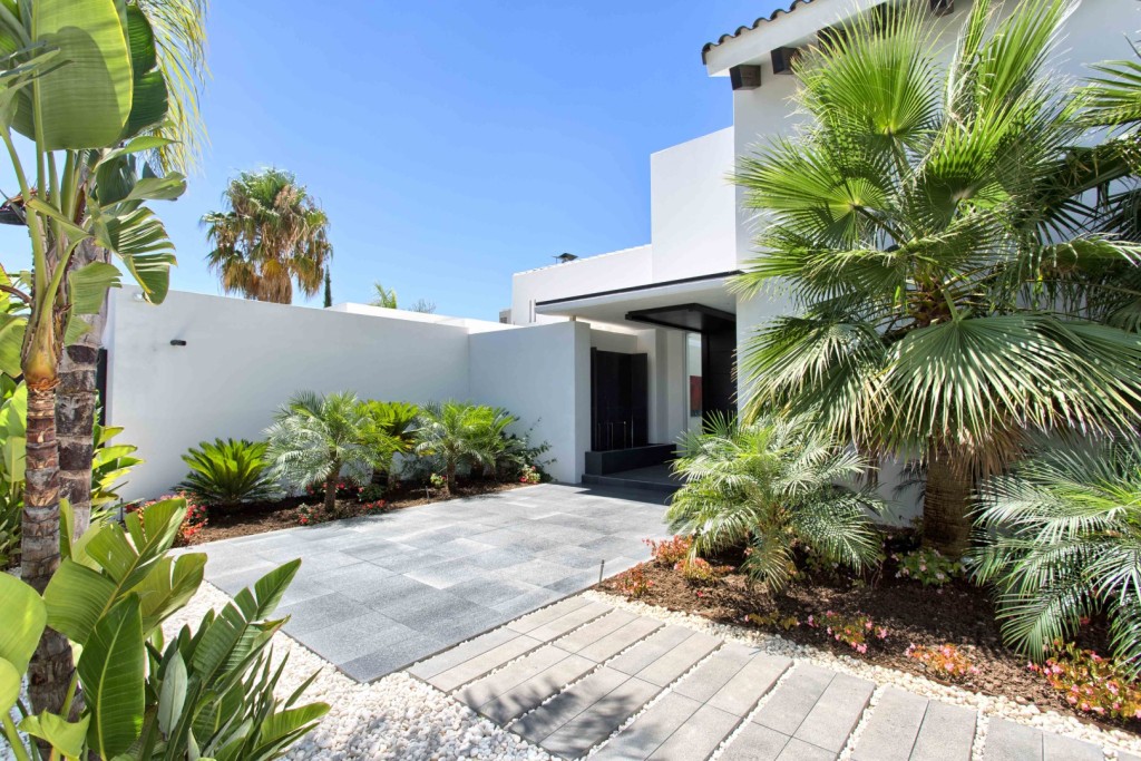 Contemporary Villa with Stunning Views Benahavis (40)