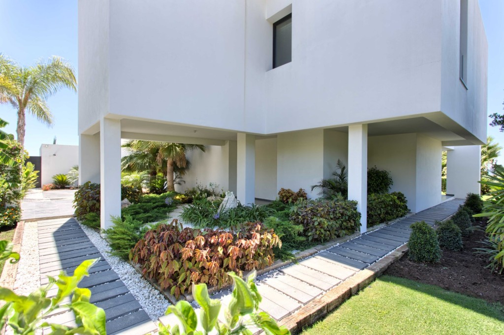 Contemporary Villa with Stunning Views Benahavis (43)