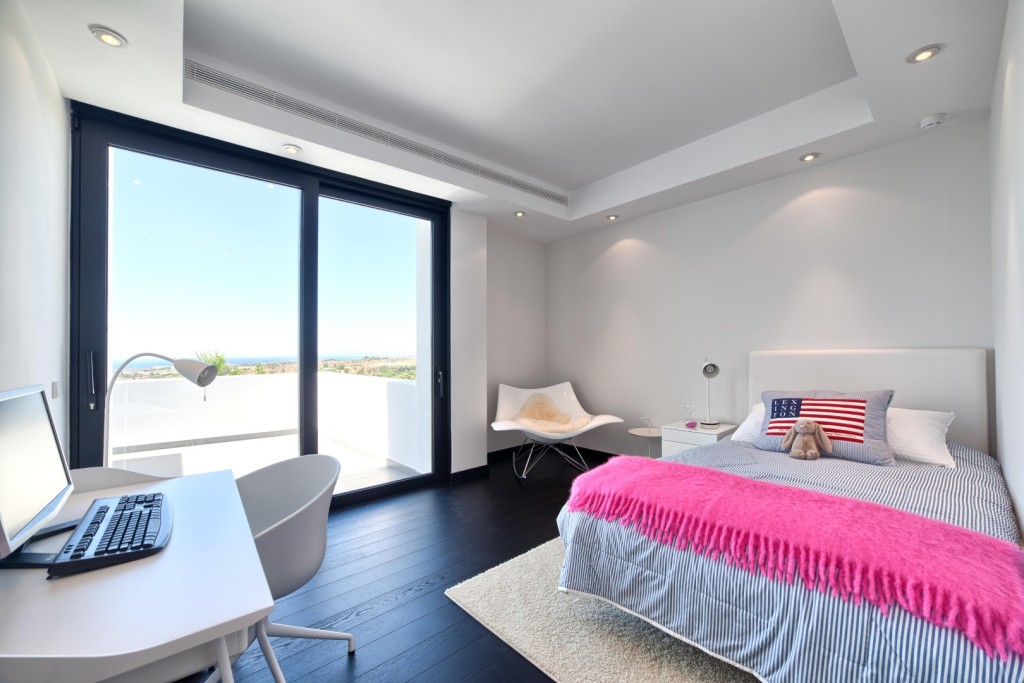 Contemporary Villa with Stunning Views Benahavis (29)