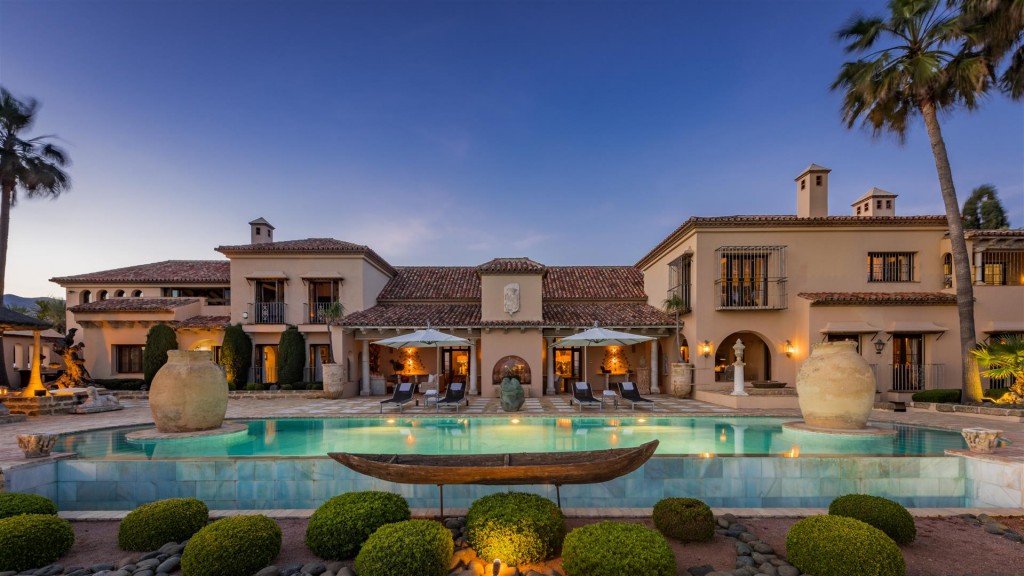 Exclusive Beachfront Villa for sale Marbella East (38) (Large)