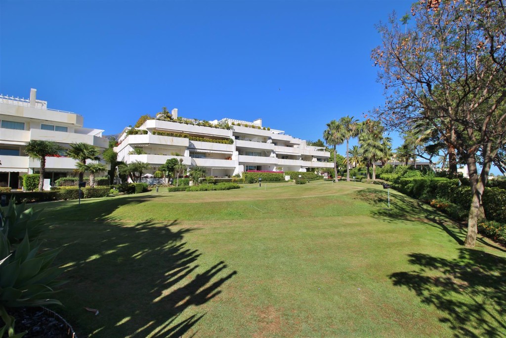 Frontline Golf Luxury Apartment for sale Nueva Andalucia Marbella Spain (3) (Large)