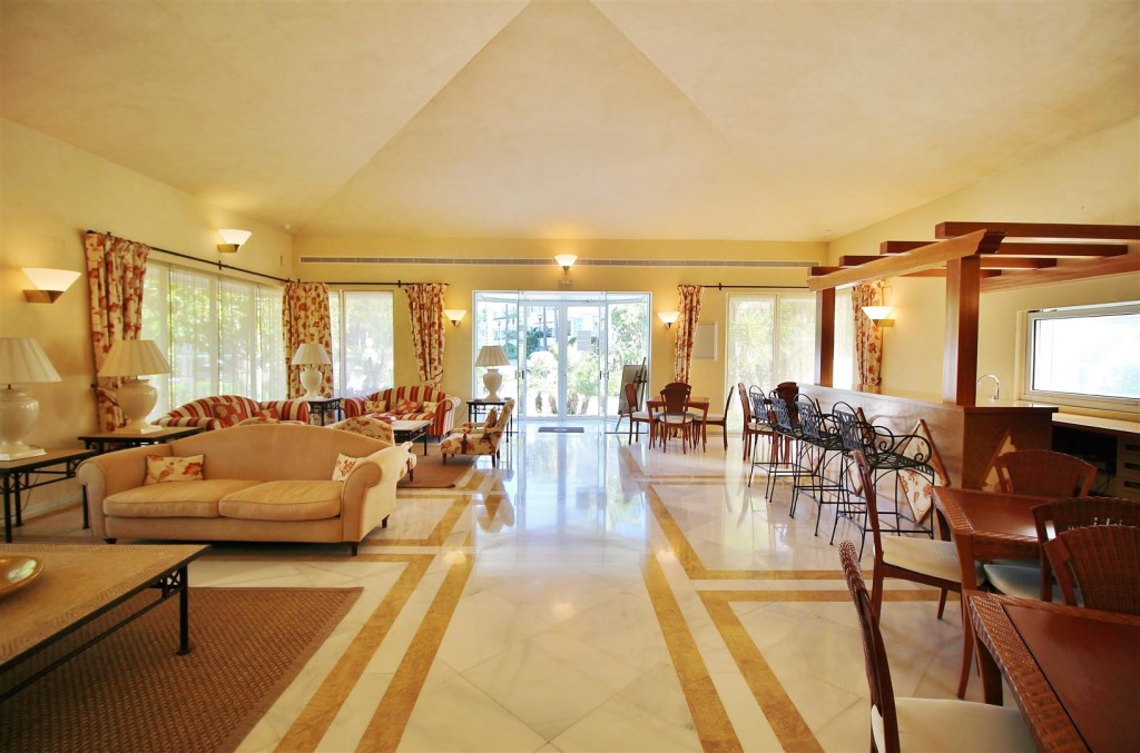 Frontline Golf Luxury Apartment for sale Nueva Andalucia Marbella Spain (9) (Large)