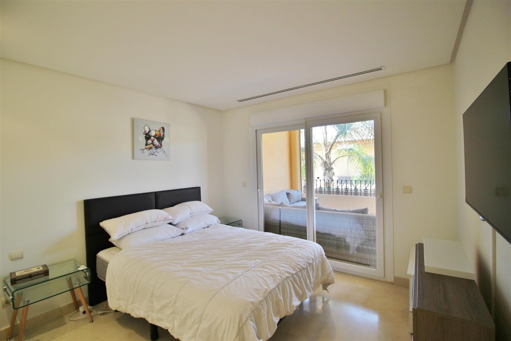 Luxury One Bedroom Apartment for sale Nueva Andalucia Marbella Spain (8) (Large)