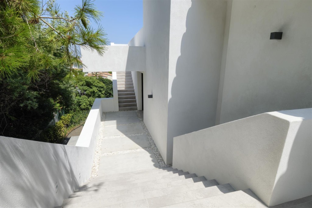 New Contemporary Villa for sale Benahavis (5) (Large)
