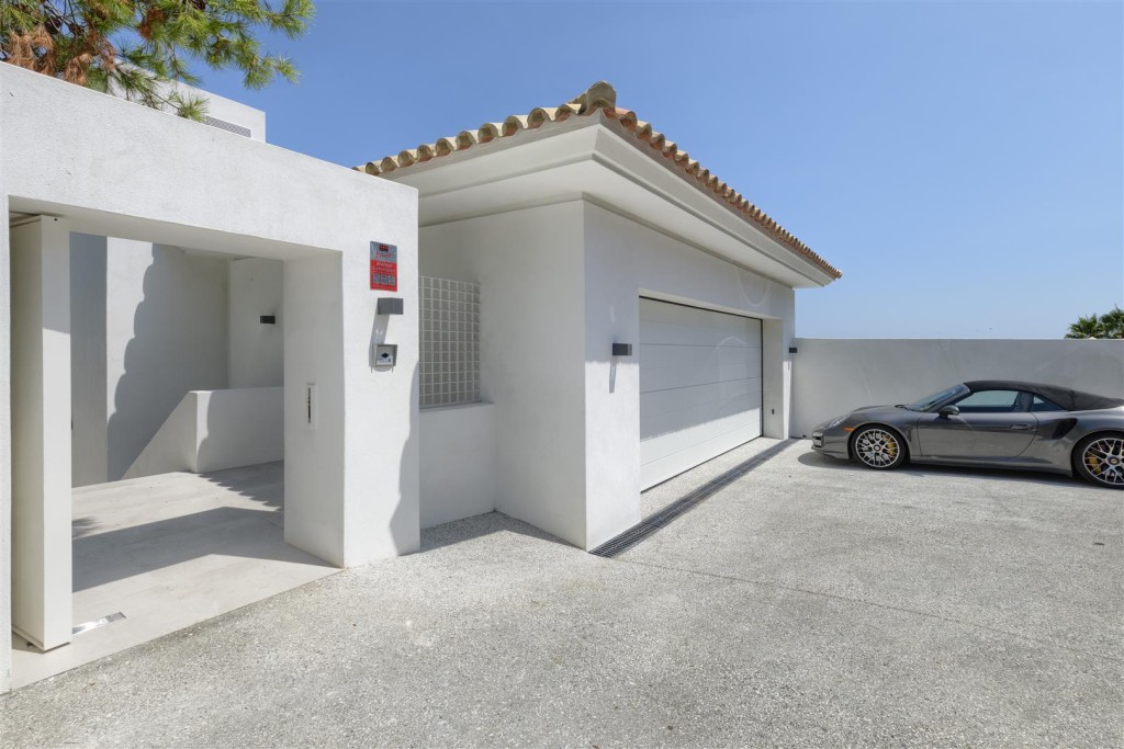 New Contemporary Villa for sale Benahavis (6) (Large)