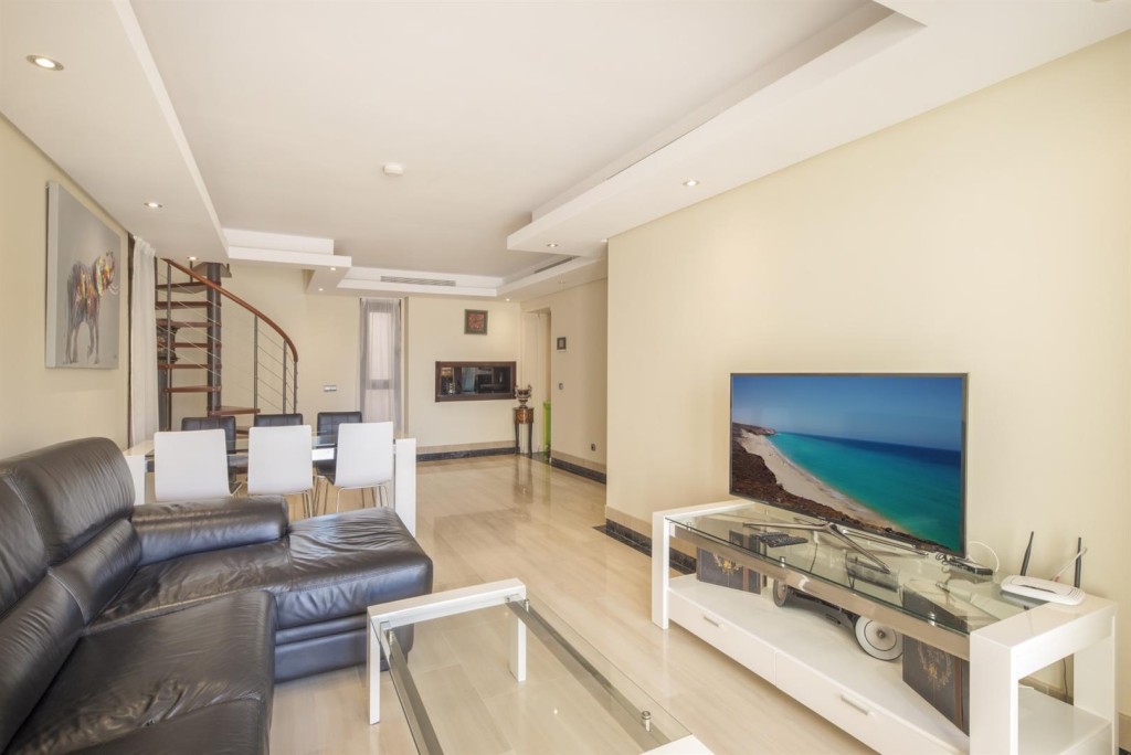 3 Beds Beachfront Penthouse New Golden Mile (8) (Large)
