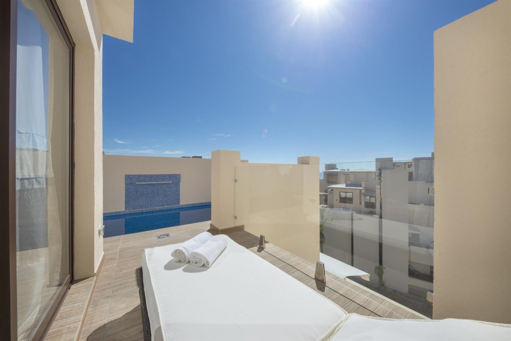 3 Beds Beachfront Penthouse New Golden Mile (16) (Large)