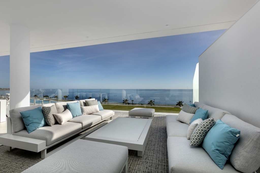 Frontline Beach Luxury Apartment Estepona (11)