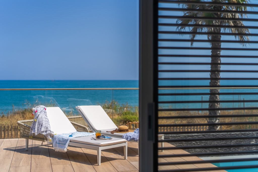 Frontline Beach Villa for sale Estepona Spain (21) (Grande)