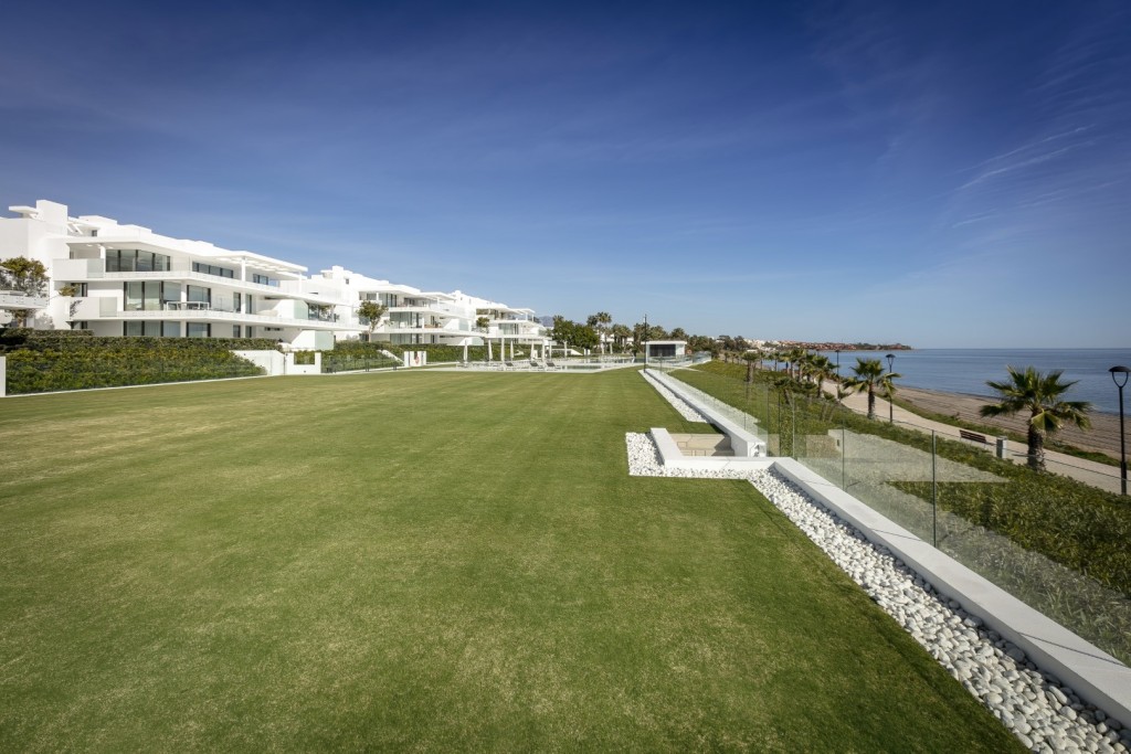 Beachfront Contemporary Apartment Estepona (7)