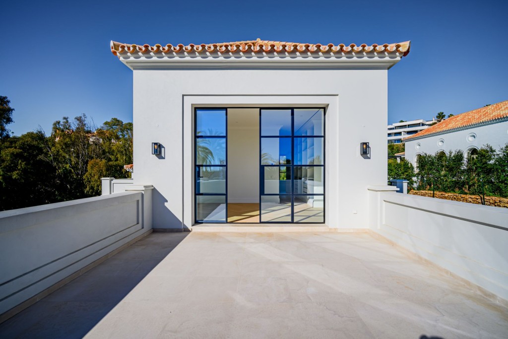 New Elegant Villa Nueva Andalucia Marbella (22)