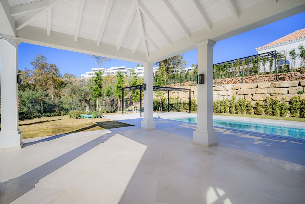 New Elegant Villa Nueva Andalucia Marbella (28)