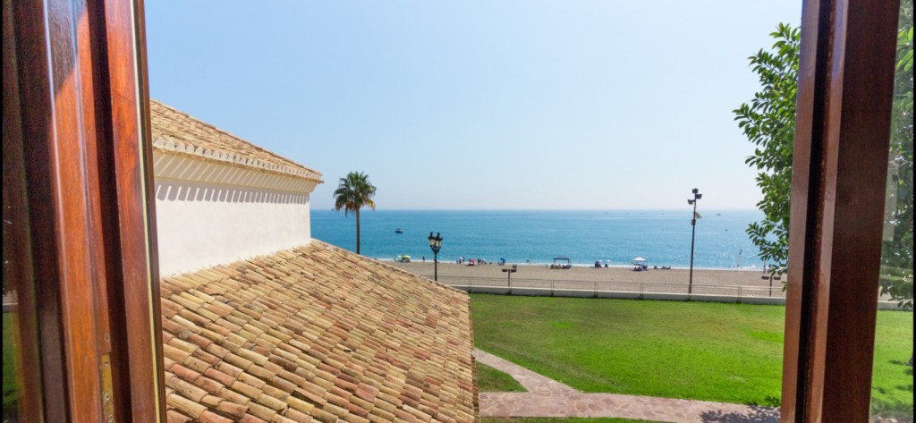 Beachfront villa for sale Fuengirola Spain (13)