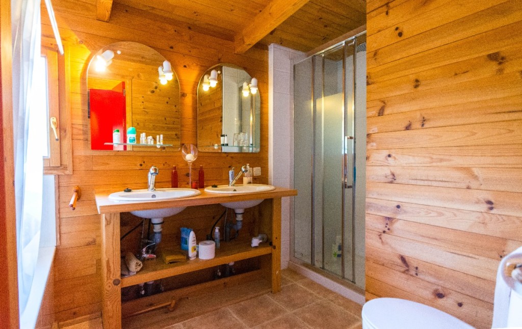 Casa de madera. Bathroom