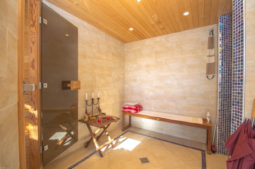 Sauna + shower