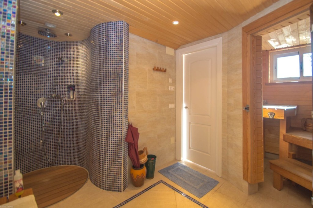 Sauna + shower-2