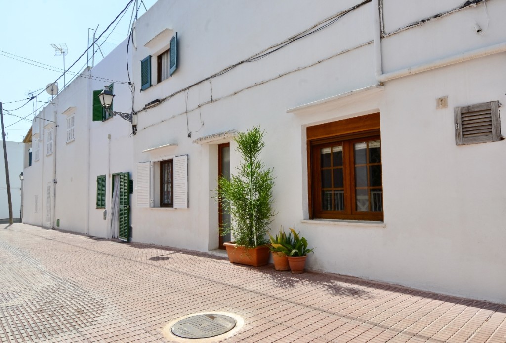 Spacious ground floor apartment for sale in Cala d´Or