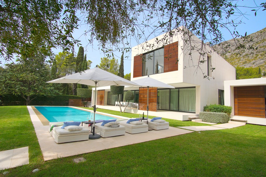 Villa with pool (2)