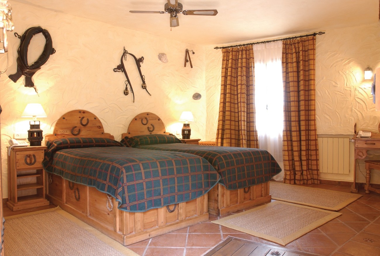 Amanhavis bedroom (2)