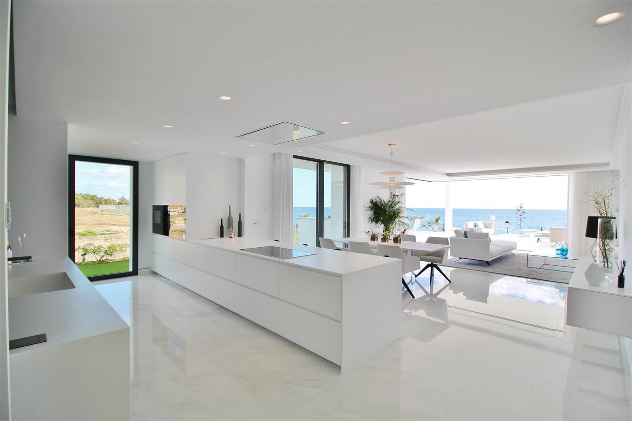 Beachfront luxury Apartments for sale Marbella Spain (24) (Large)
