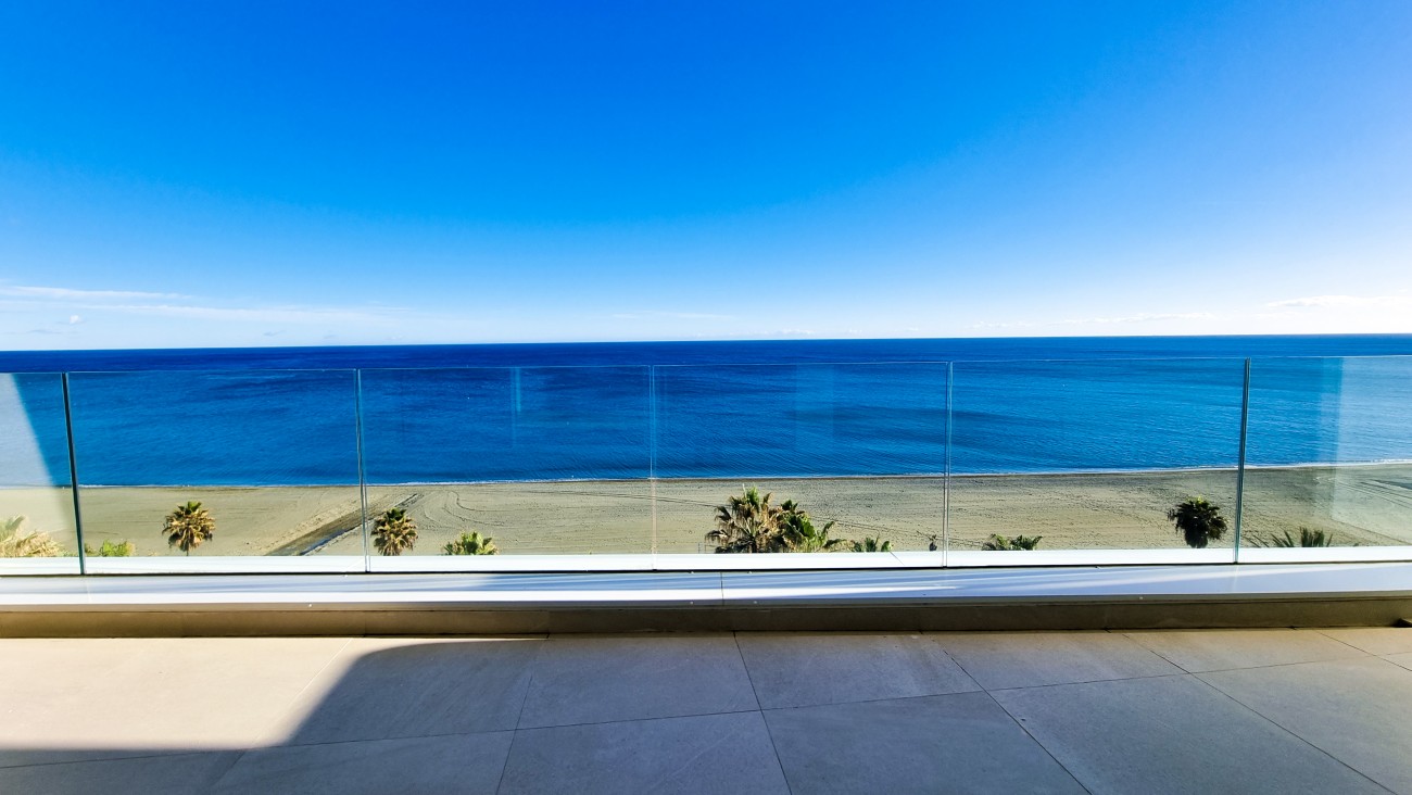 Exclusive Beachfront Penthouse in Estepona (8)